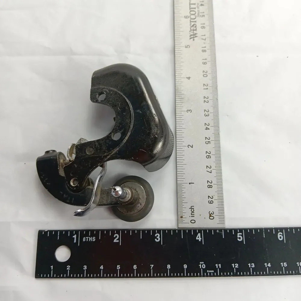 Sewing Machine Bobbin Winder Italy 21136 Unknow Brand